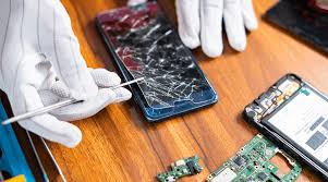 Professional mobile phone repair service in Dubai - iPhone screen replacement