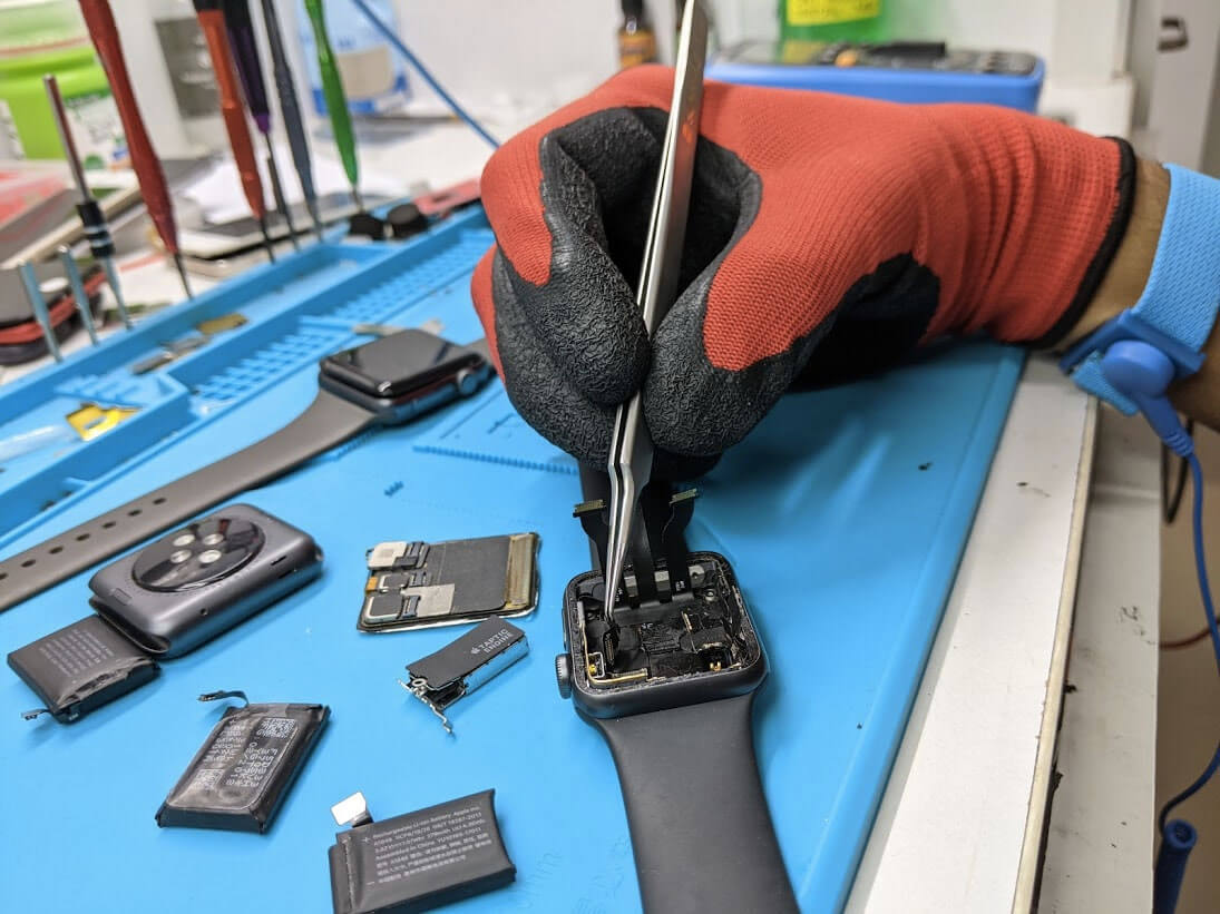 Apple Watch Repair Services Dubai - iWatch screen replacement, battery replacement, water damage repair